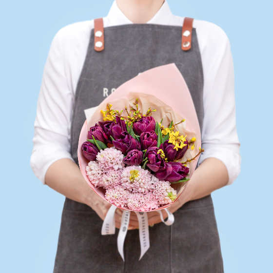 заказать букет Розовые гиацинты и пурпурные тюльпаны