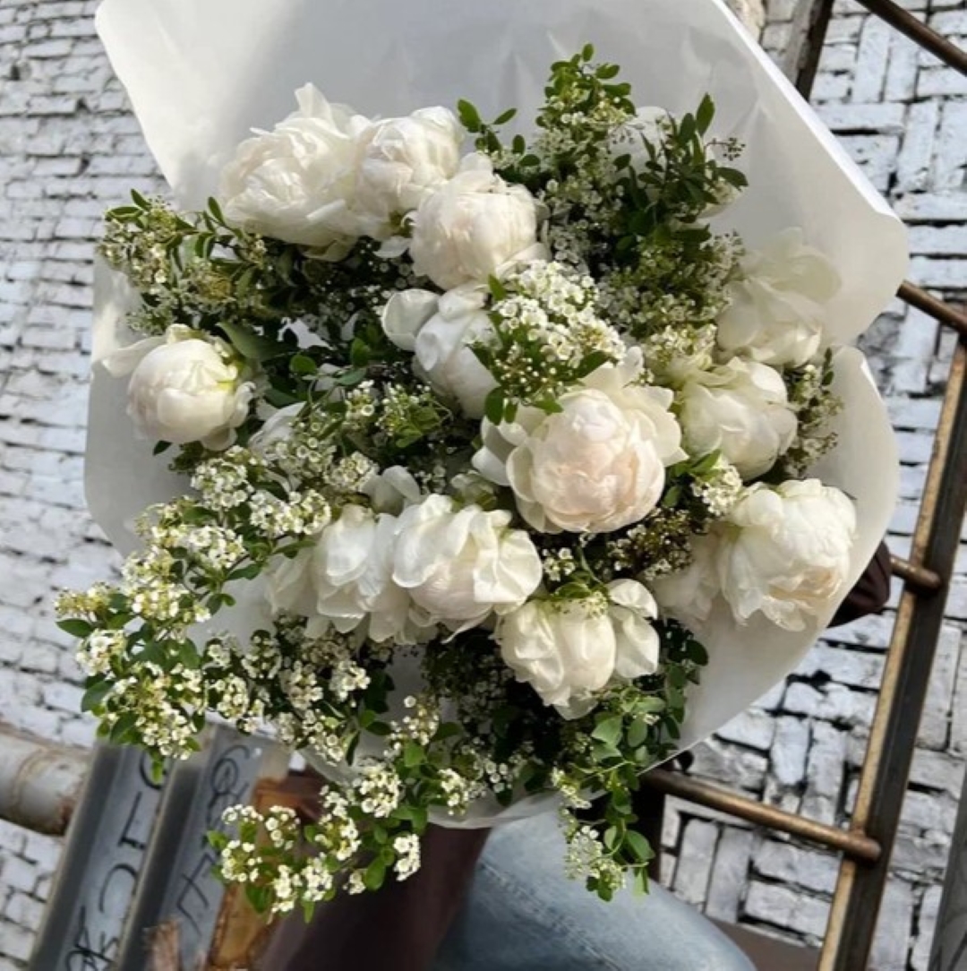 заказать букет Пион Клод Тейн и спирея