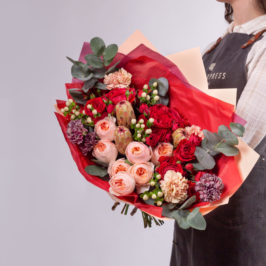 заказать букет Розы Джульетта и гвоздики