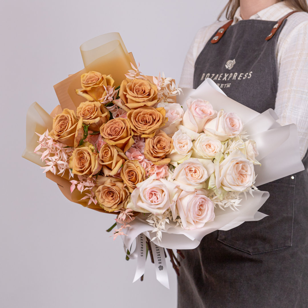 заказать букет Розы Вайт Охара и розы Тофи