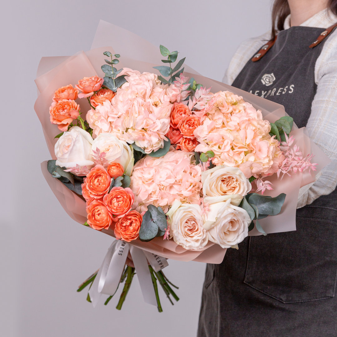 заказать букет Розы Джульетта и розы Вайт охара