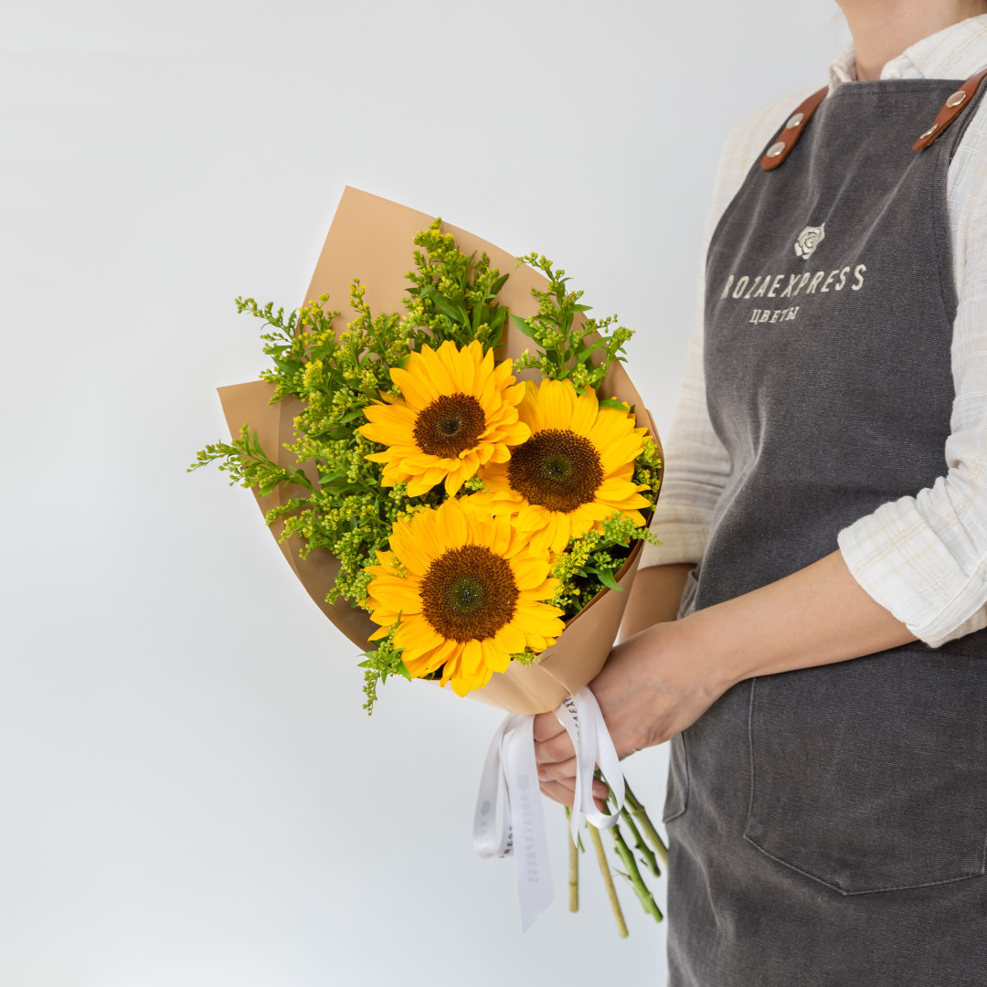 заказать букет Солидаго и подсолнух