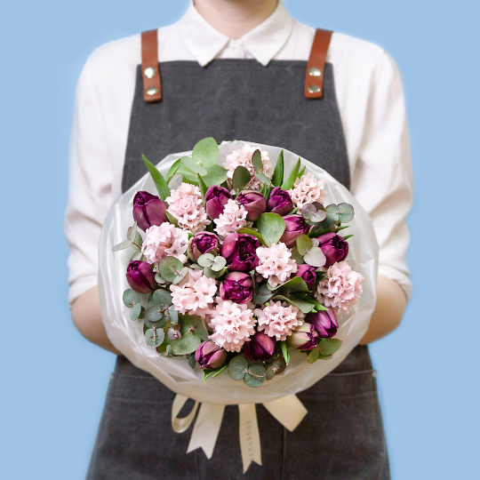  заказать букет Пурпурные тюльпаны и розовые гиацинты