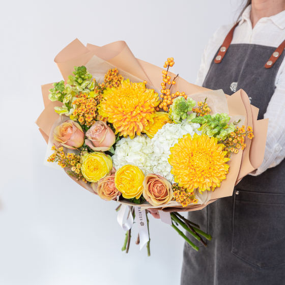 заказать букет Гортензия и желтые хризантемы