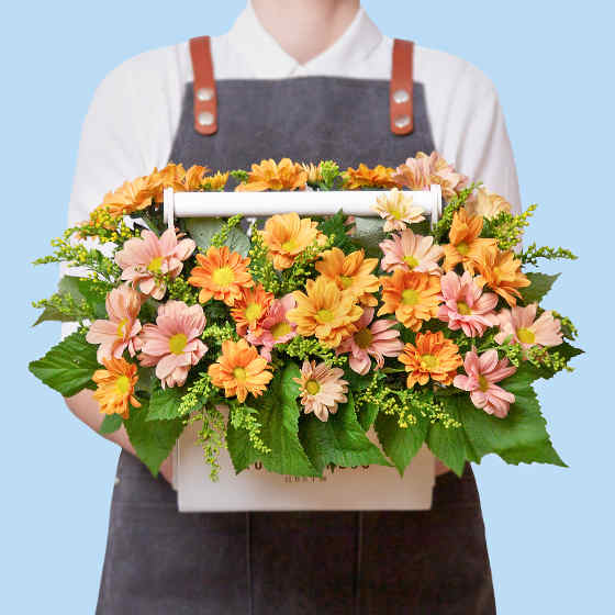 заказать букет Ящик с кустовыми хризантемами