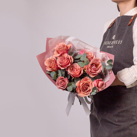 заказать букет 9 роз Мокачино