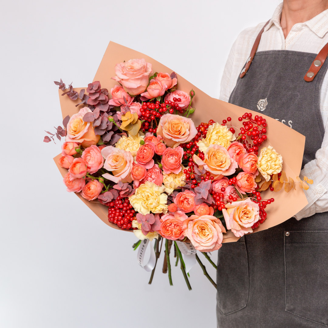 заказать букет Оранжевая роза и роза Кахала