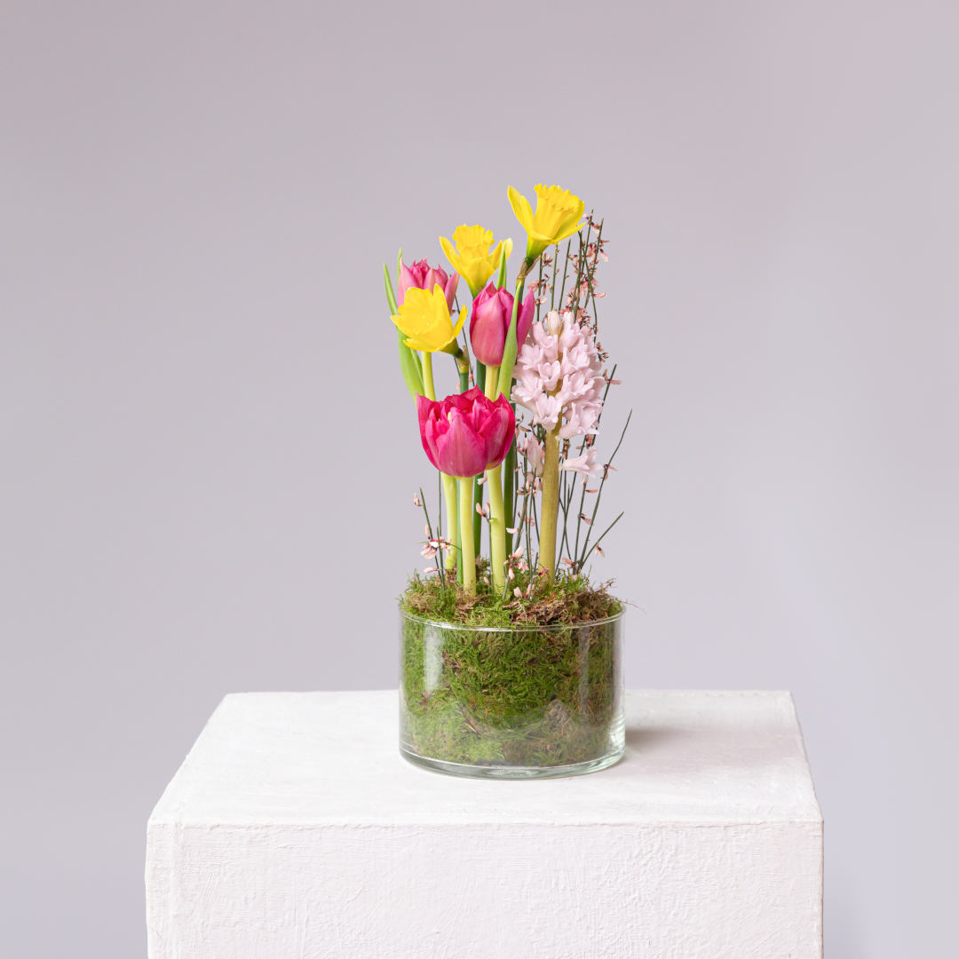 заказать букет Ваза с тюльпанами и нарциссами