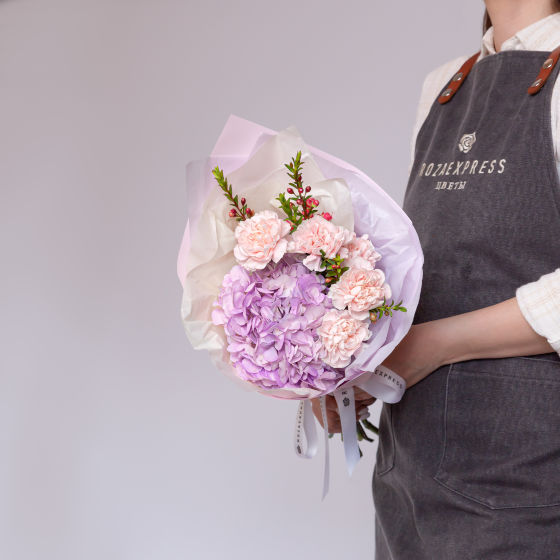 заказать букет Гортензия и диантусы Альтаир