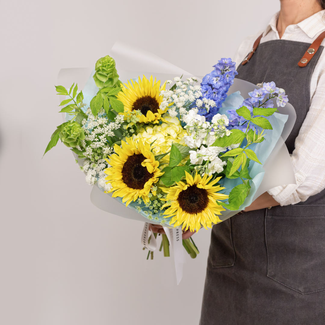 заказать букет Подсолнухи и дельфиниум