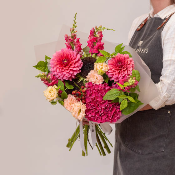 заказать букет Бордовая гортензия и георгины