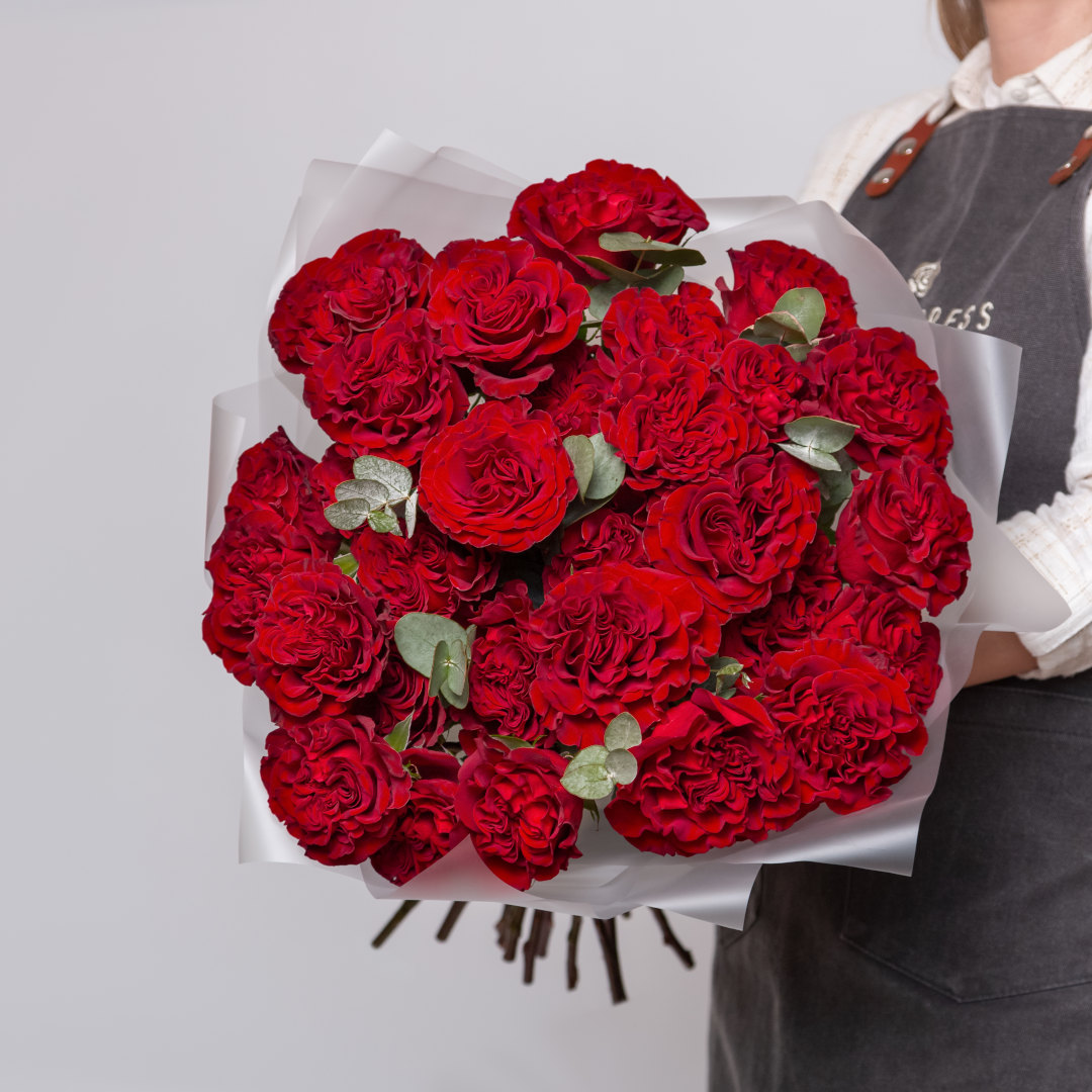 заказать букет Красные пионовидные розы Хартс