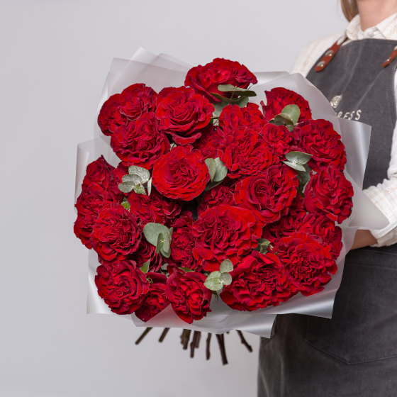 заказать букет Красные пионовидные розы Хартс