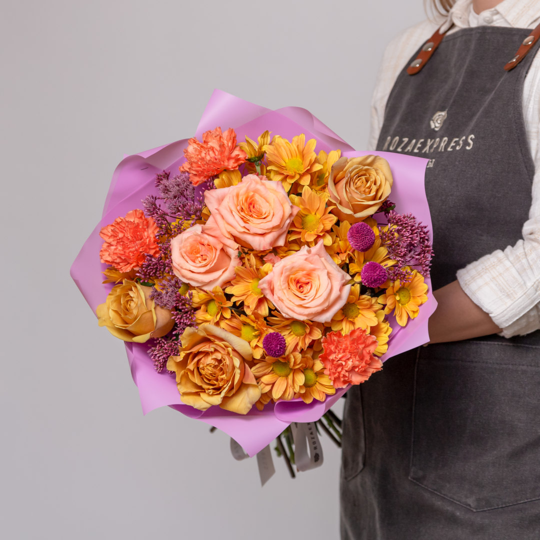 заказать букет Кустовая хризантема и розы Голден Мустард