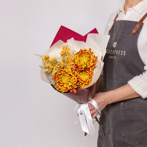 заказать букет Хризантемы Фуэго и ваксфлауэр