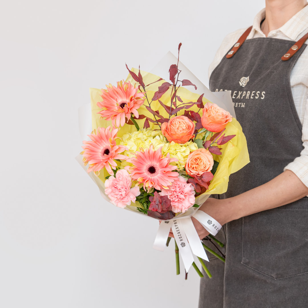 заказать букет Герберы и розы Кахала