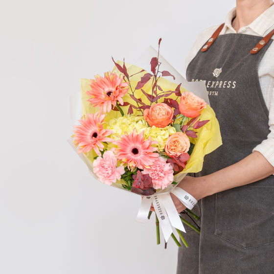 заказать букет Герберы и розы Кахала
