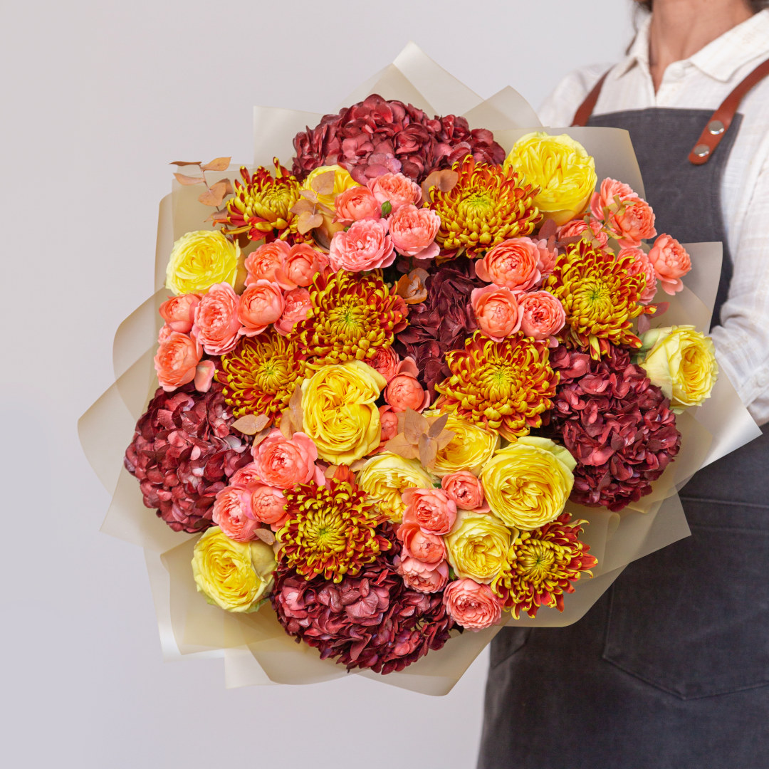 заказать букет Бордовые гортензии и розы Каталина