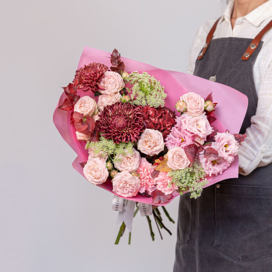 заказать букет Хризантемы Бигуди и розы Бомбастик