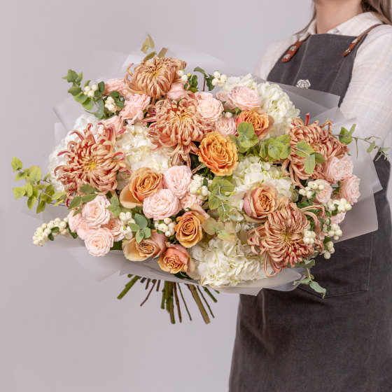 заказать букет Хризантемы Виена Купер и розы Голден Мустард