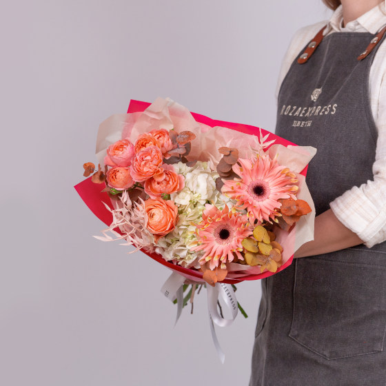 заказать букет Герберы и белая гортензия