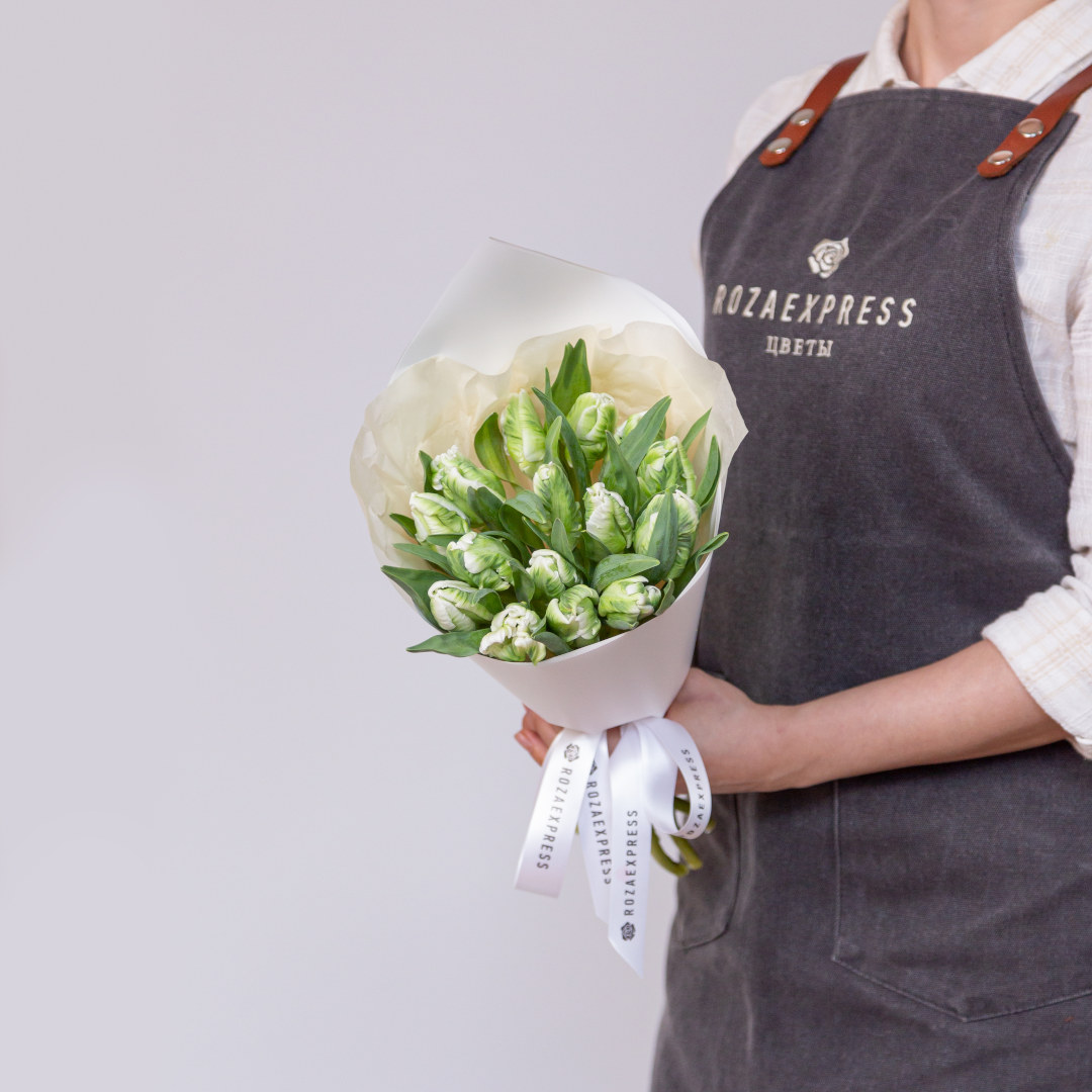 заказать букет 15 тюльпанов Пэррот