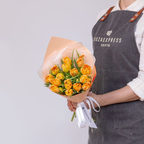заказать букет 15 оранжевых тюльпанов