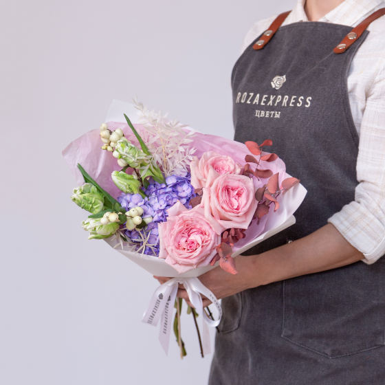 заказать букет Розы Пинк Охара и тюльпаны Пэррот