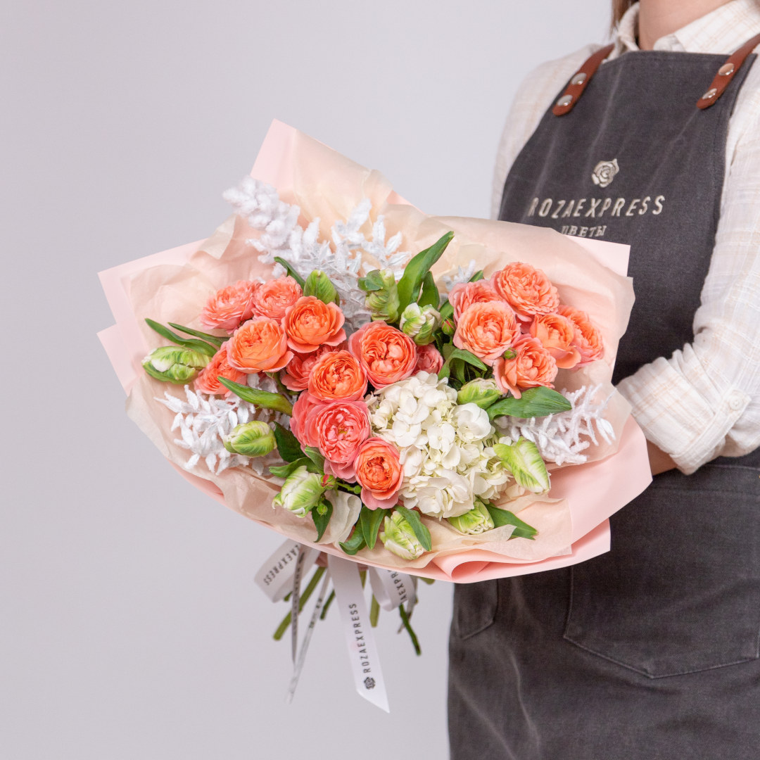 заказать букет Кустовые розы Джульетта и тюльпаны Пэррот