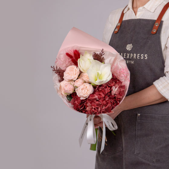 заказать букет Бордовая гортензия и амариллис