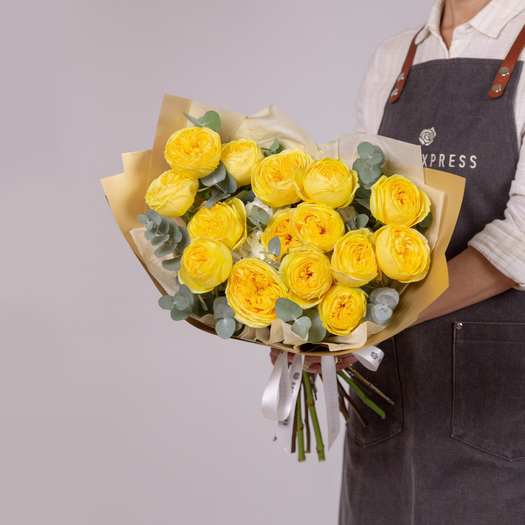 заказать букет Белые гортензии и розы Каталина