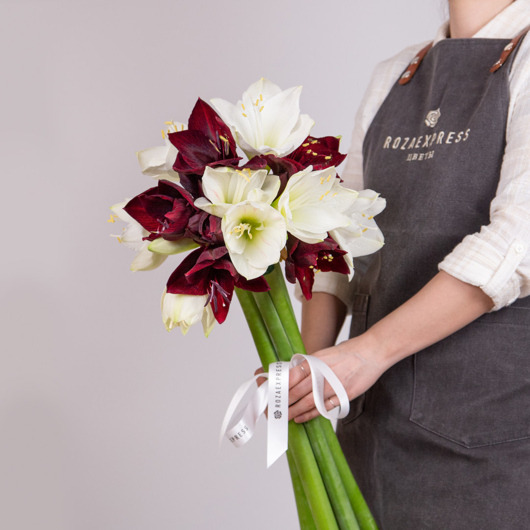 заказать букет Букет из амариллисов