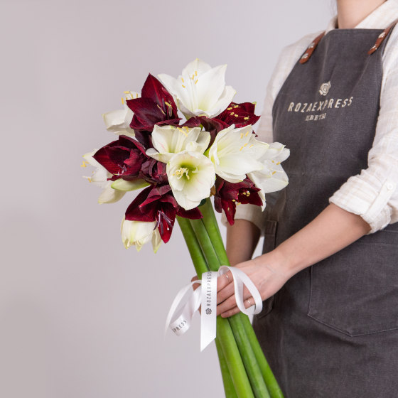 заказать букет Букет из амариллисов