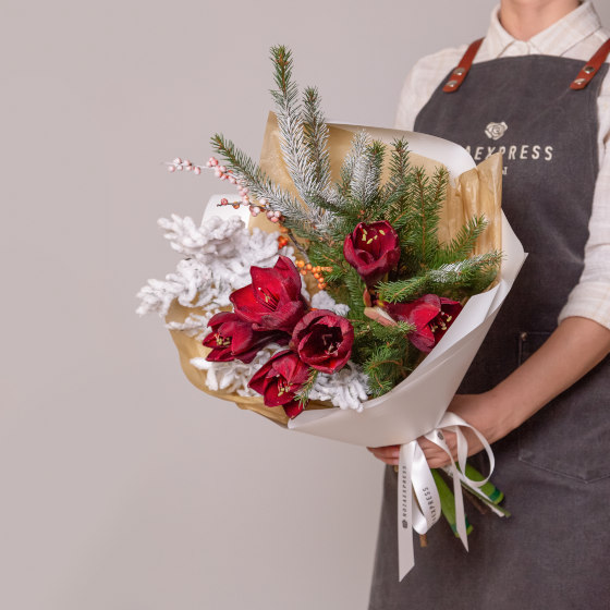 заказать букет Бордовые амариллисы и снежный рускус