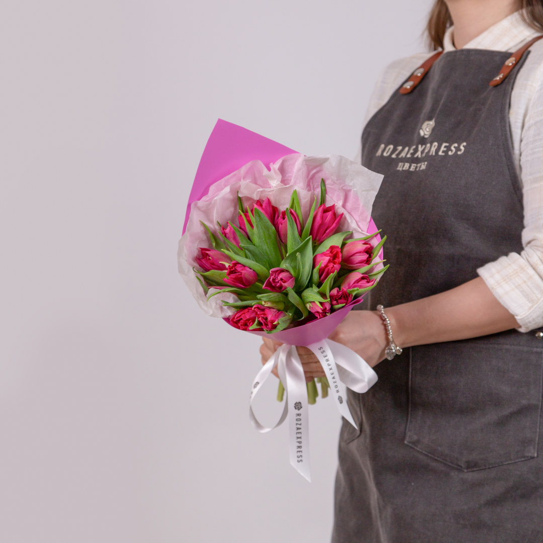 заказать букет Букет темно-розовых тюльпанов