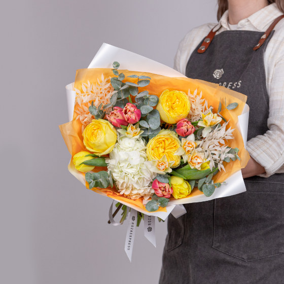 заказать букет Розы Каталина и тюльпаны