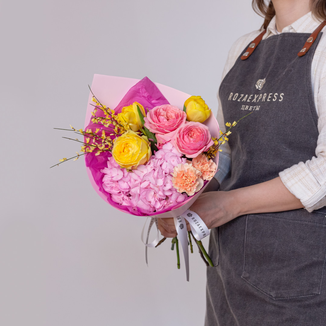 заказать букет Желтые тюльпаны и гортензия