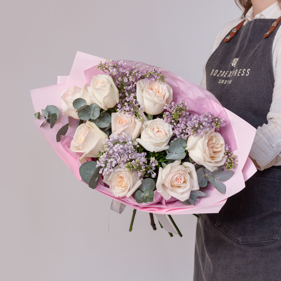 заказать букет Розы Вайт Охара и сирень