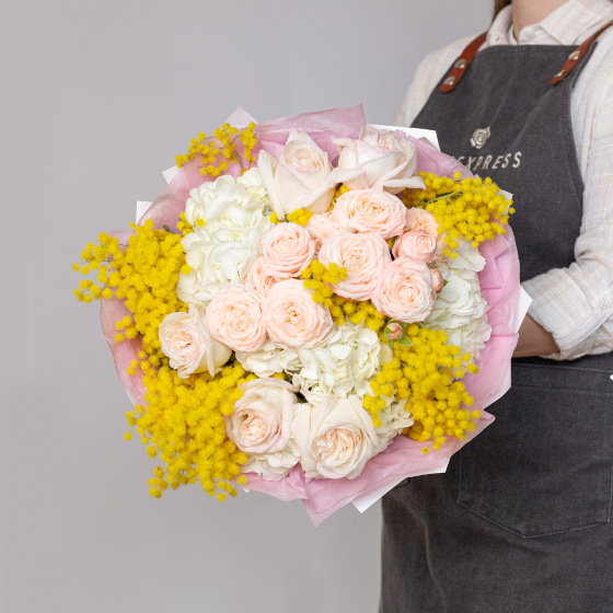 заказать букет Розы Вайт Охара и мимоза