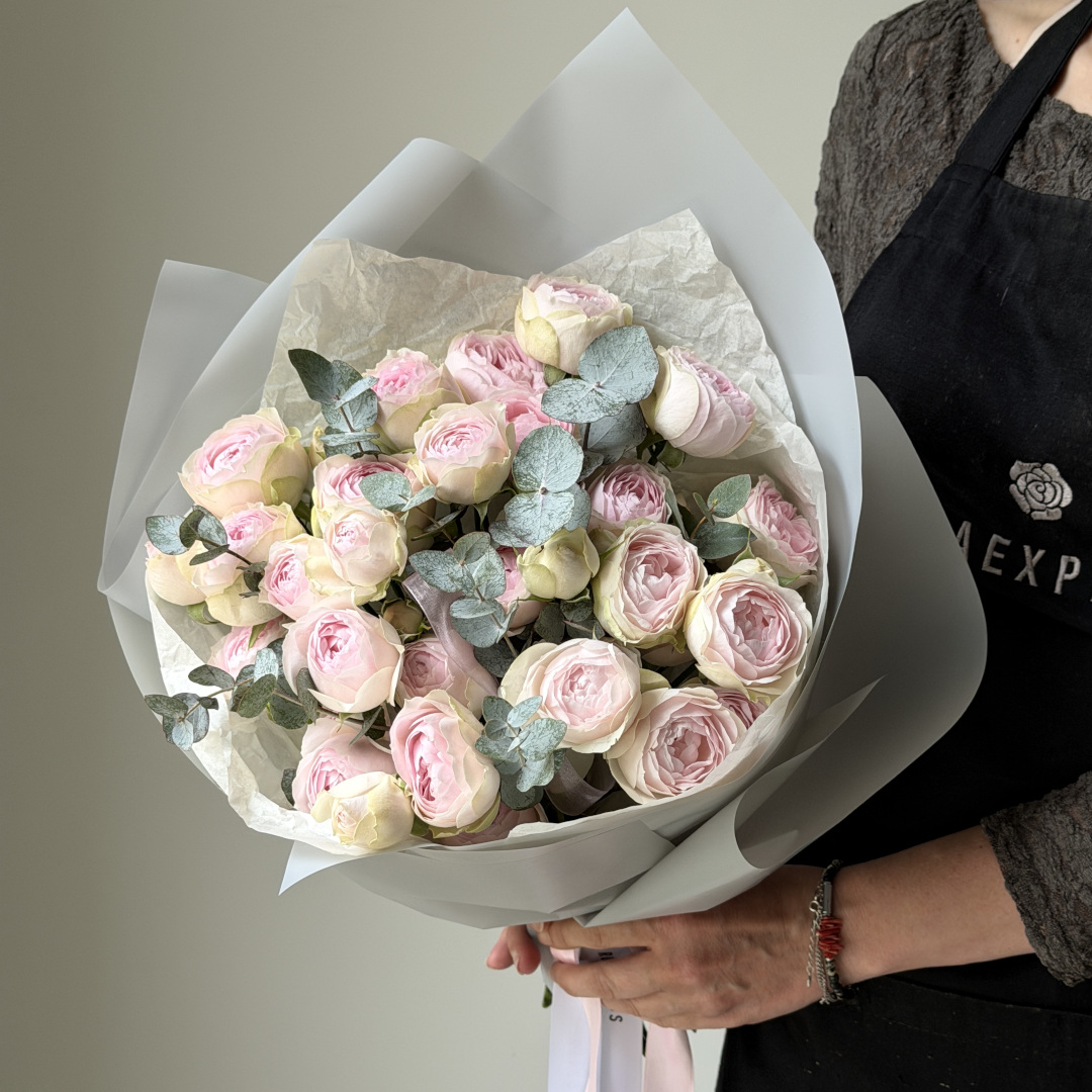 заказать букет Роза Дедикейшн и эвкалипт