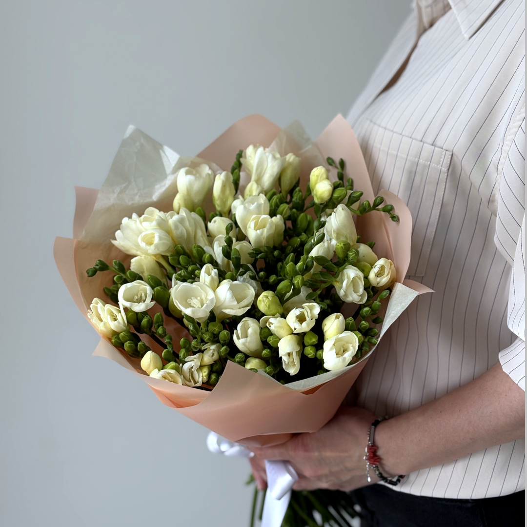 заказать букет Белые фрезии